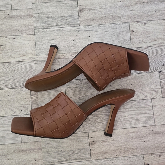 MARC FISHER DARA SLIDE HEELED SANDAL - Picture 2 of 4